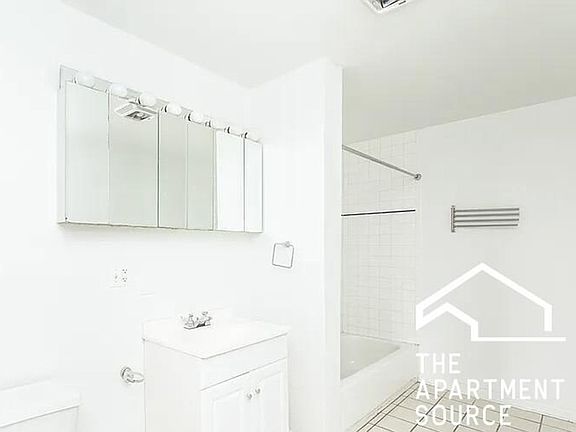 3rd image of 1538 N Milwaukee Ave APT 2F