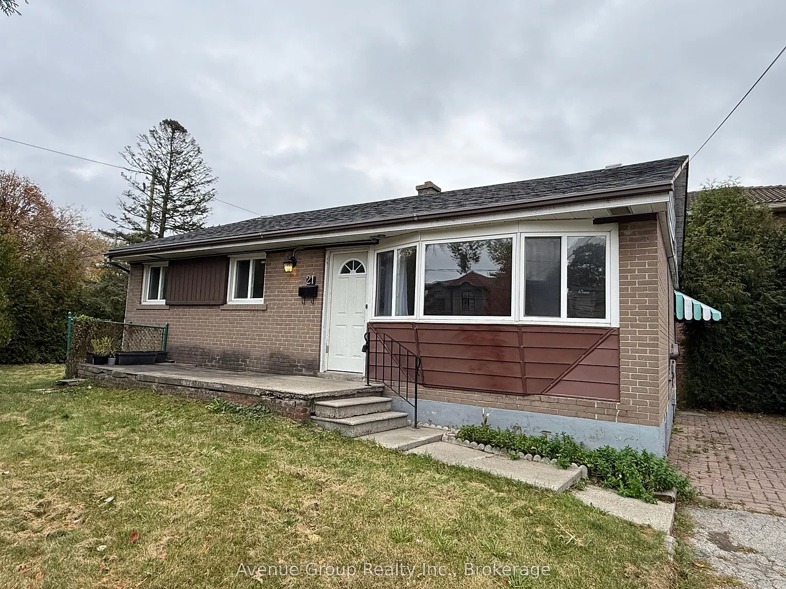 3 bed, $2,400 — Photo 2
