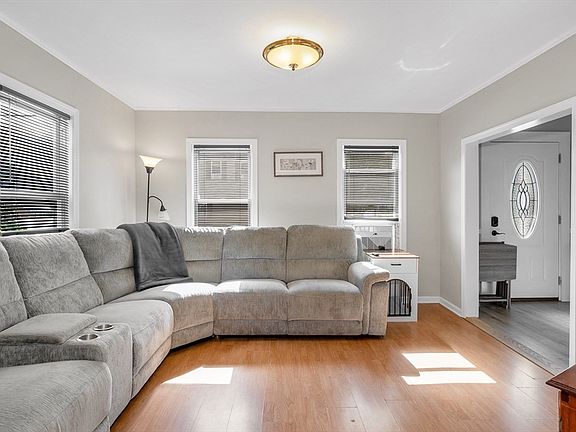 5th image of 9 Cottage St