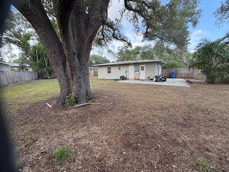 4481 Crestwood Dr N — Photo 4