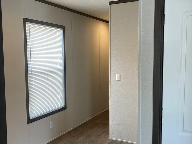 123 W 55th Pl — Photo 6