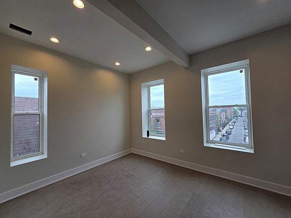 4th image of 3216 S Morgan St #3F