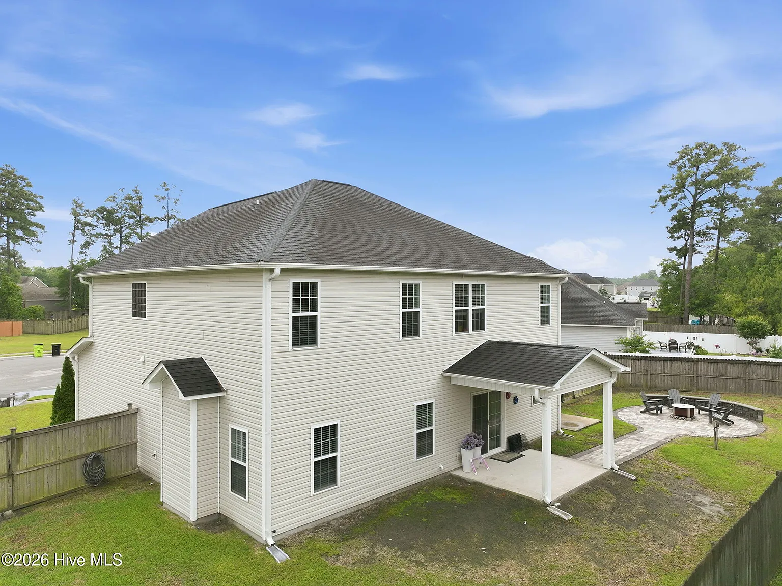 4 bed, 2.5 bath, $2,600 — Photo 4
