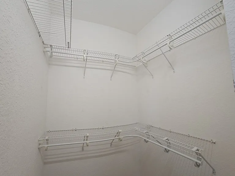 231 NE 28th Ave #101 — Photo 17