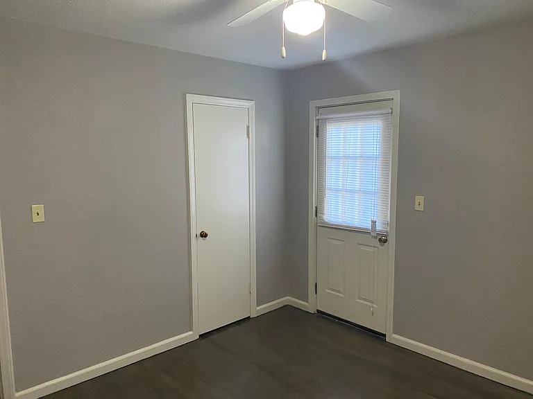 2928 S Northern Blvd — Photo 8