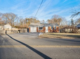 1695 N Thompson Dr, Bay Shore, NY 11706