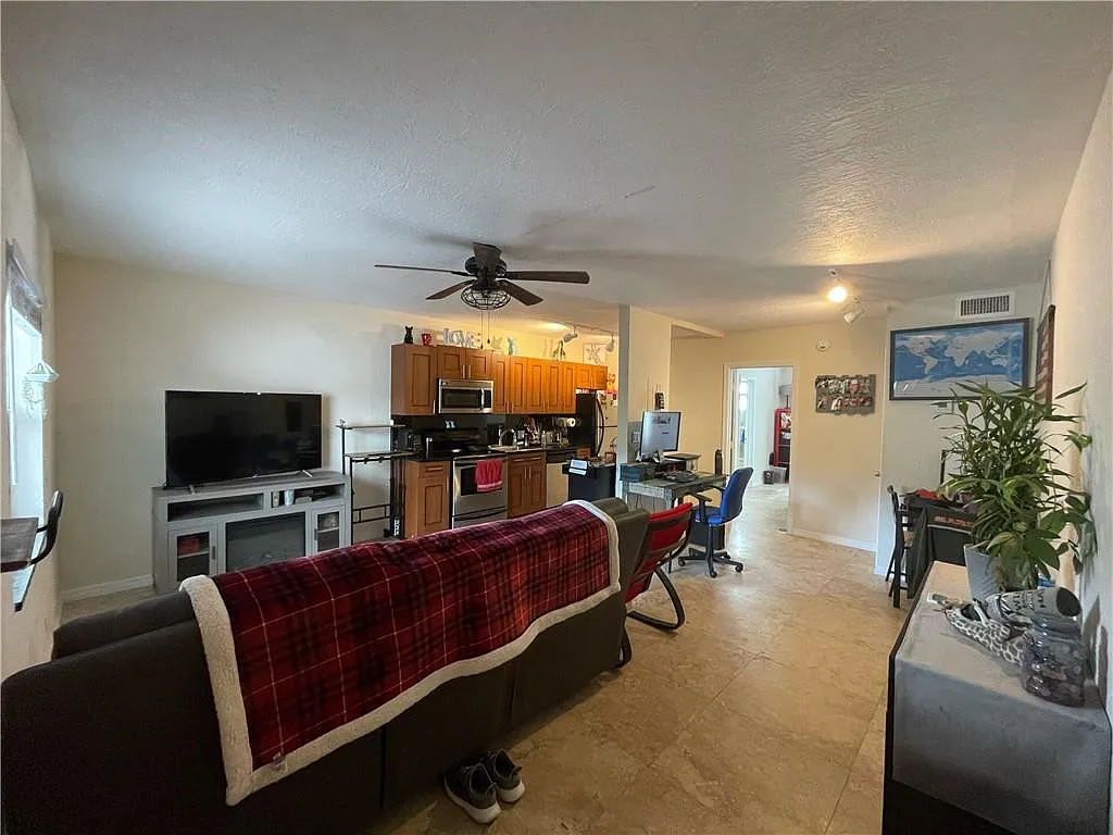 Wisteria Court Condominium — Photo 4