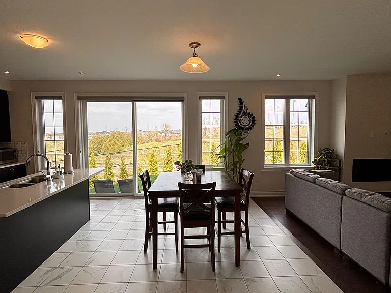 62 Angus Morton Cres — Photo 10