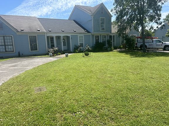 3rd image of 813 Lake Terrace Dr