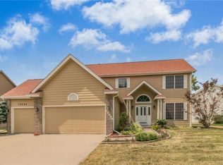 13404 Ridgeview Dr, Urbandale, IA 50323