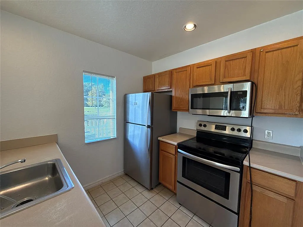4 bed, 3.0 bath, 1470 sqft, $1,900 — Photo 4
