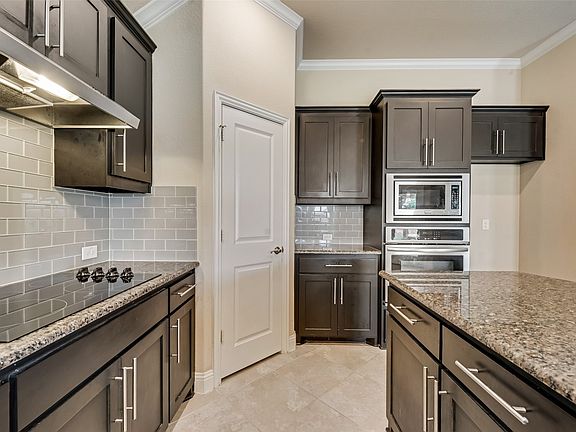 5th image of 137 Sierra Dr