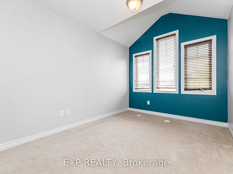 960 Messor Cres — Photo 27