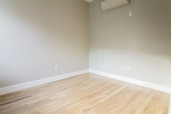 Rented by EXR | media 20