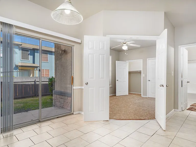 Houston Street Townhomes — Photo 8