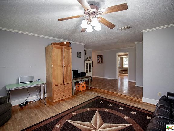 5th image of 17 Twin Oak Dr