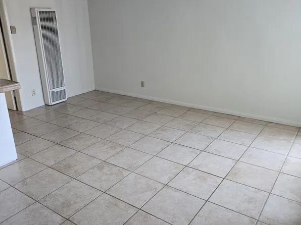 11920 Inglewood Ave APT 17, Hawthorne, CA 90250