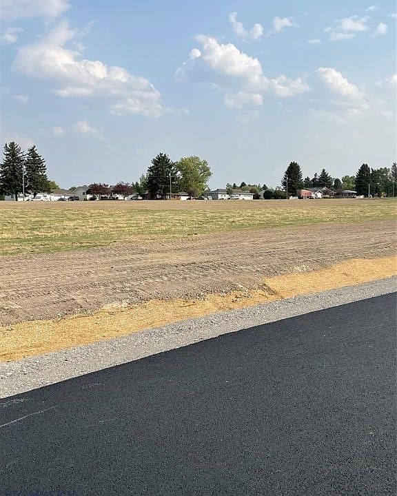 2nd image of Cushing Ln