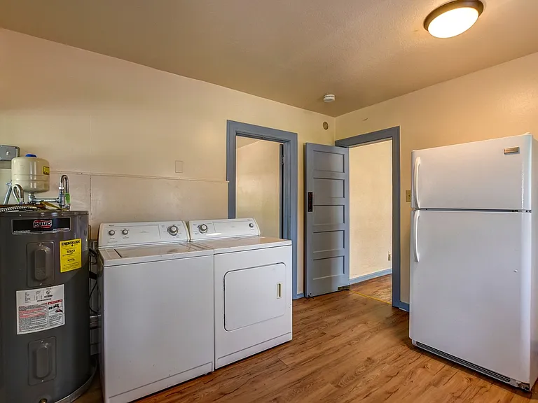 864 Valley St — Photo 12