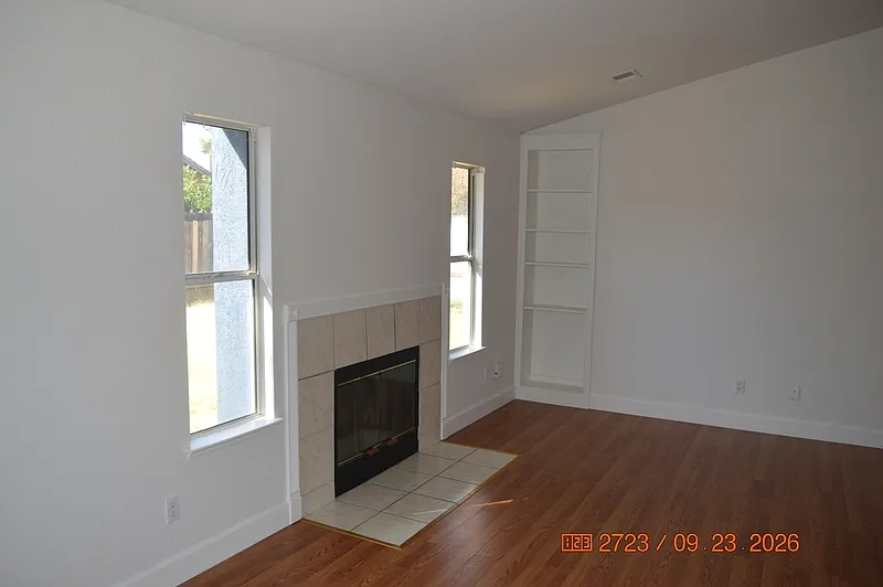 3 bed, 2.0 bath, 1245 sqft, $2,400 — Photo 2