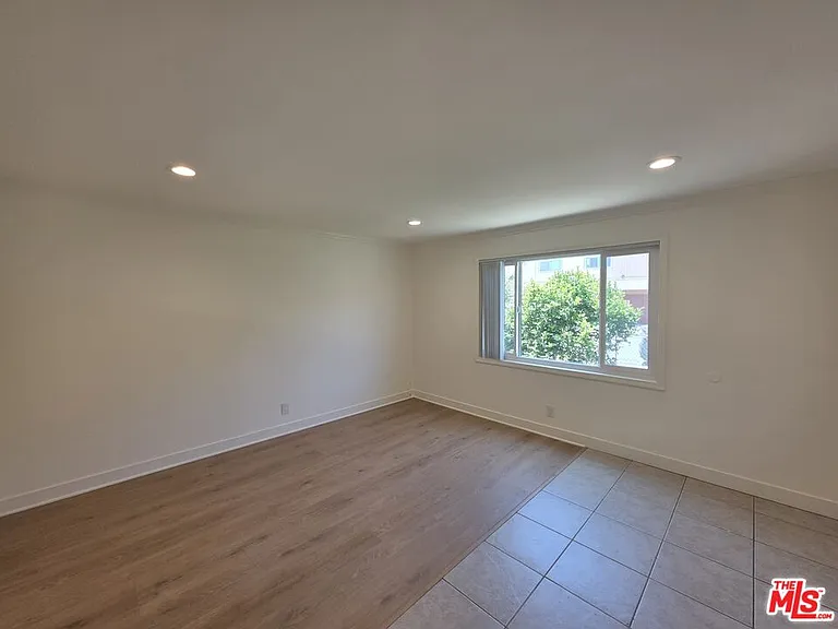 2400 Vanderbilt Ln #2400A — Photo 3