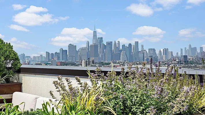 Rented by Tapiro Realty | media 35