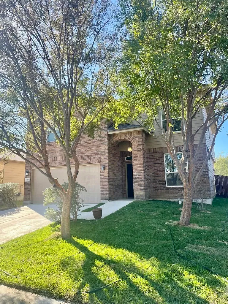 4 bed, 2111 sqft, $1,950 — Photo 2
