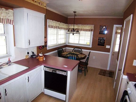 5th image of 1302 Hawthorne Ave