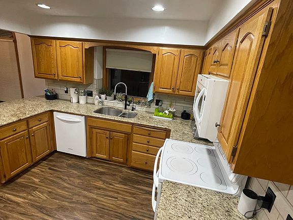 4th image of 1512 N 160th St
