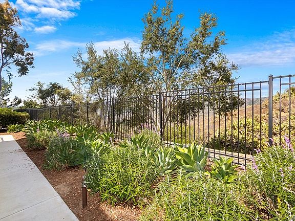 4th image of 21 Lucente Ln