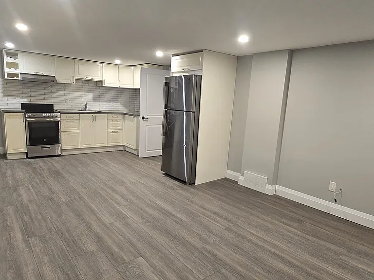 240 Chapel St #LOWER — Photo 5