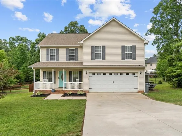 581 Old Castle Dr, Randleman, NC 27317