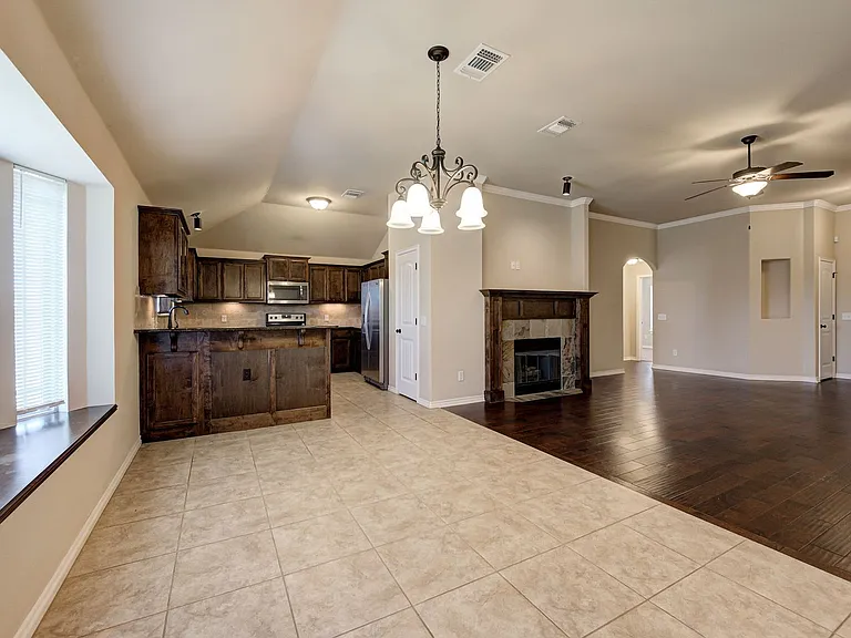 915 Lazywood Dr — Photo 12