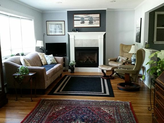 LR w/new gas fireplace