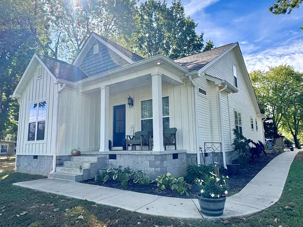 400 Carrie Ln, Loretto, TN 38469