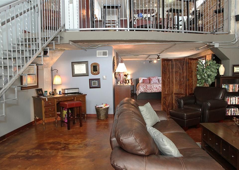 1st image of 2205 McKinney St APT 407