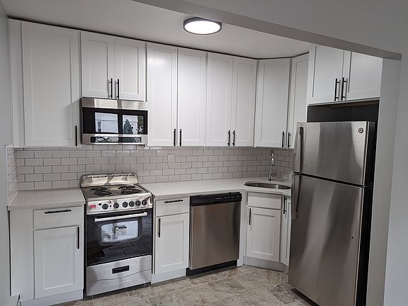 3rd image of 257-4 W Essex St #4A