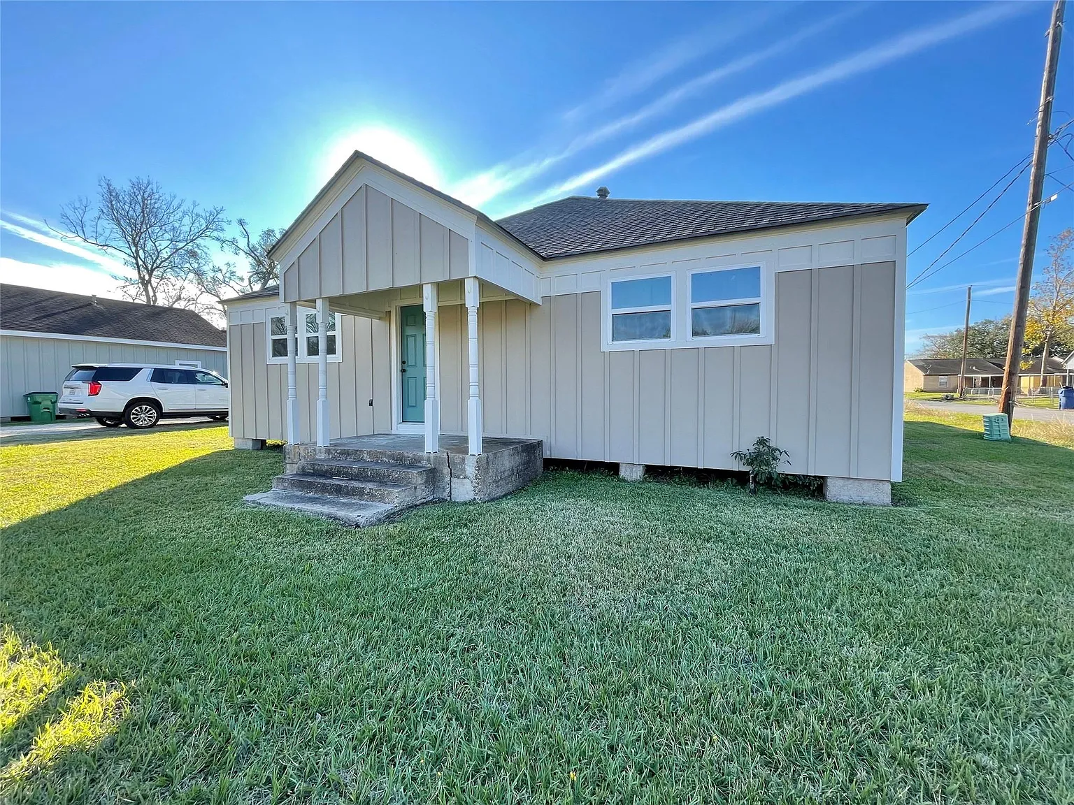 3 bed, 2.0 bath, 2096 sqft, $1,700 — Photo 2