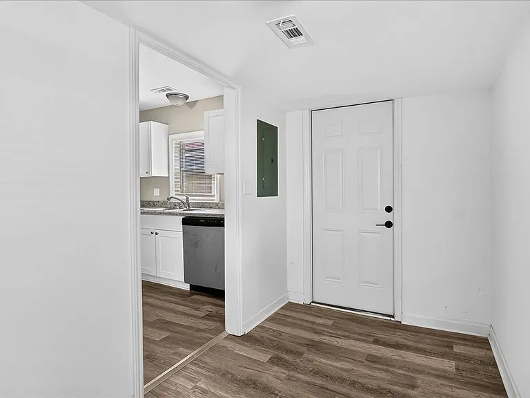 415 Spring Ct — Photo 16