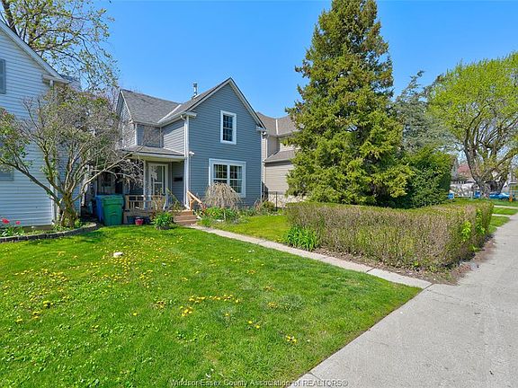 3rd image of 1021 Wellington Ave