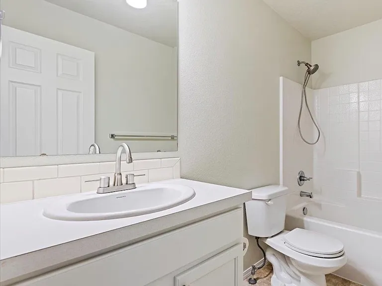 4176 N Alester Ave — Photo 2