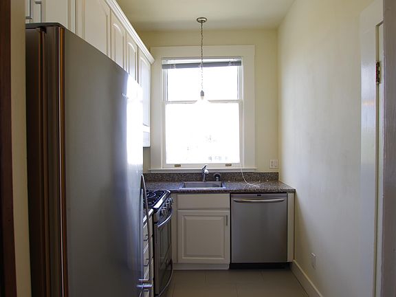 5th image of 129 Fair Oaks St APT 1