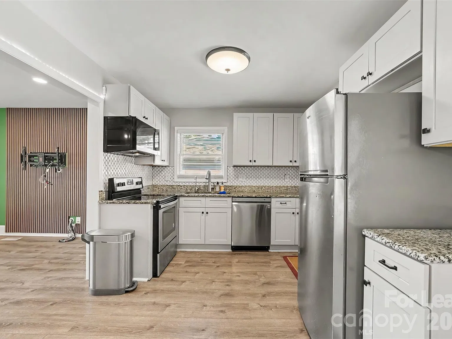 2 bed, 2.0 bath, 985 sqft, $2,000 — Photo 3