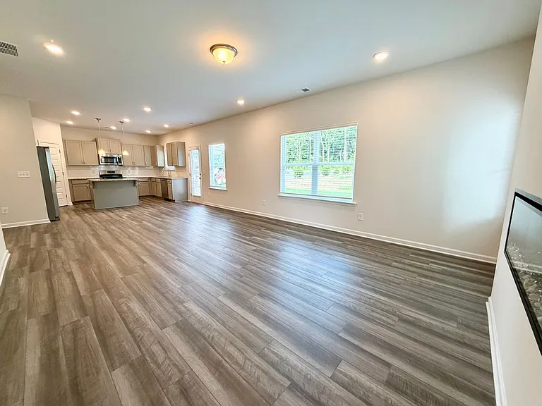 100 Rory Dr — Photo 3