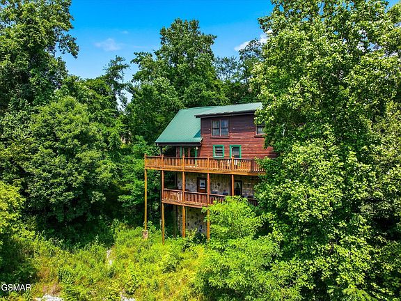 2nd image of 2606 Tree Top Way
