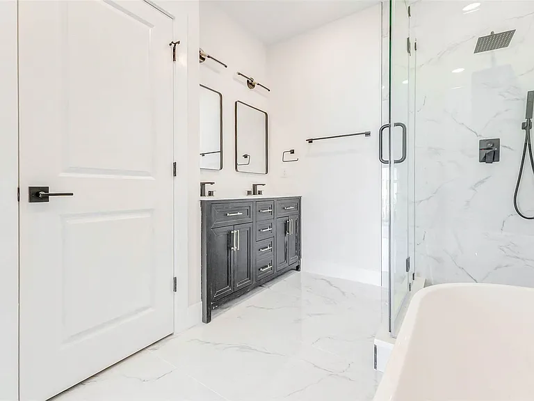 5638 Dolores St — Photo 29