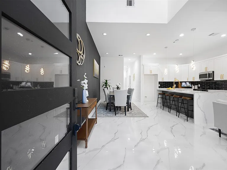 5125 Doolittle Blvd — Photo 6