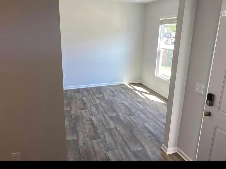196 Liam St — Photo 2