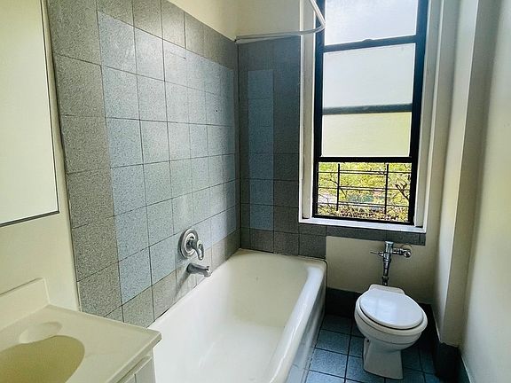 4th image of 1040 Bushwick Ave APT A23