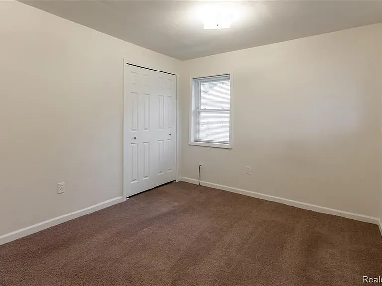 31733 Kathryn St — Photo 19